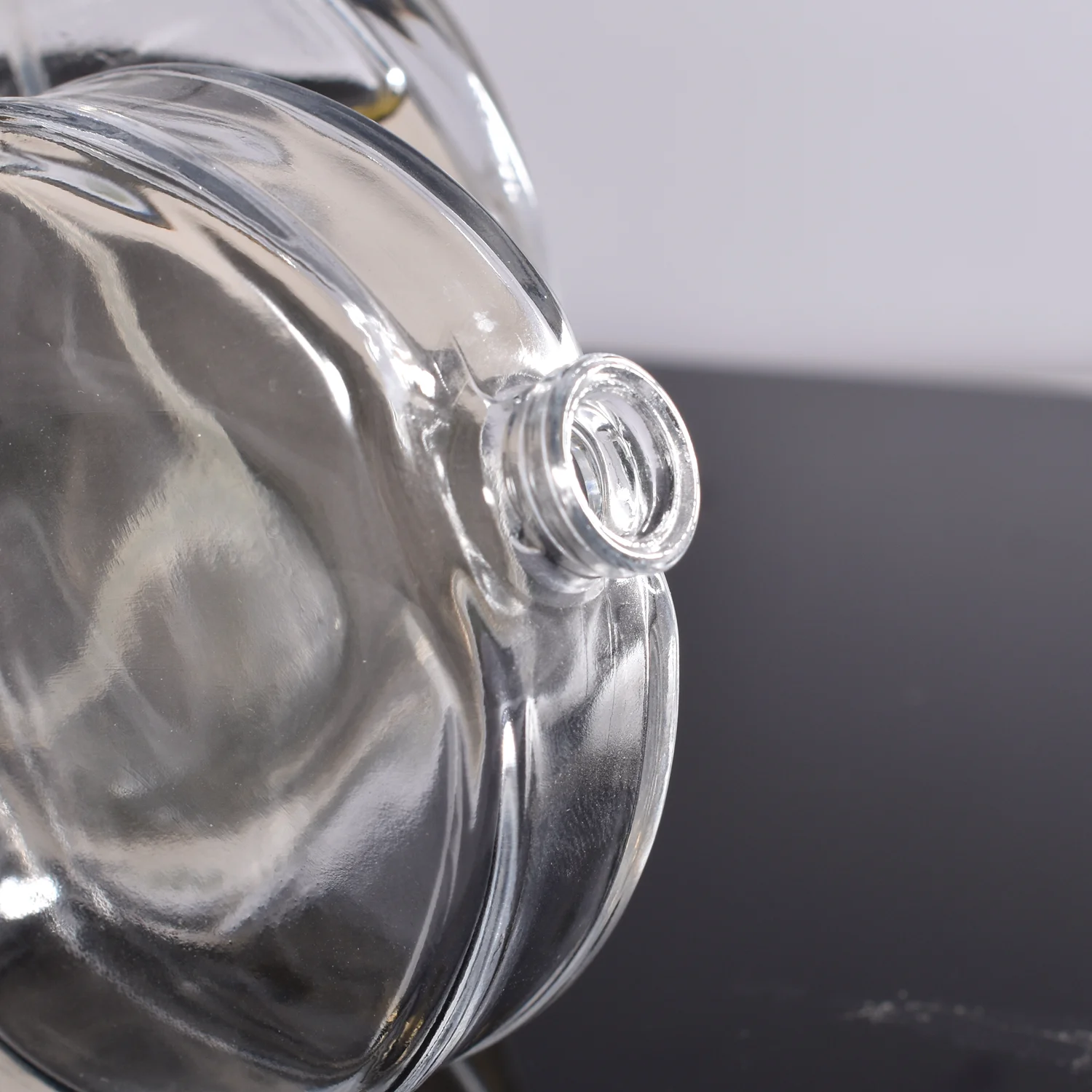 50 Ml Leere Parfüm-Sprühflasche Aus Glas – Kugelförmige Kappe, Transparent, Nachfüllbar