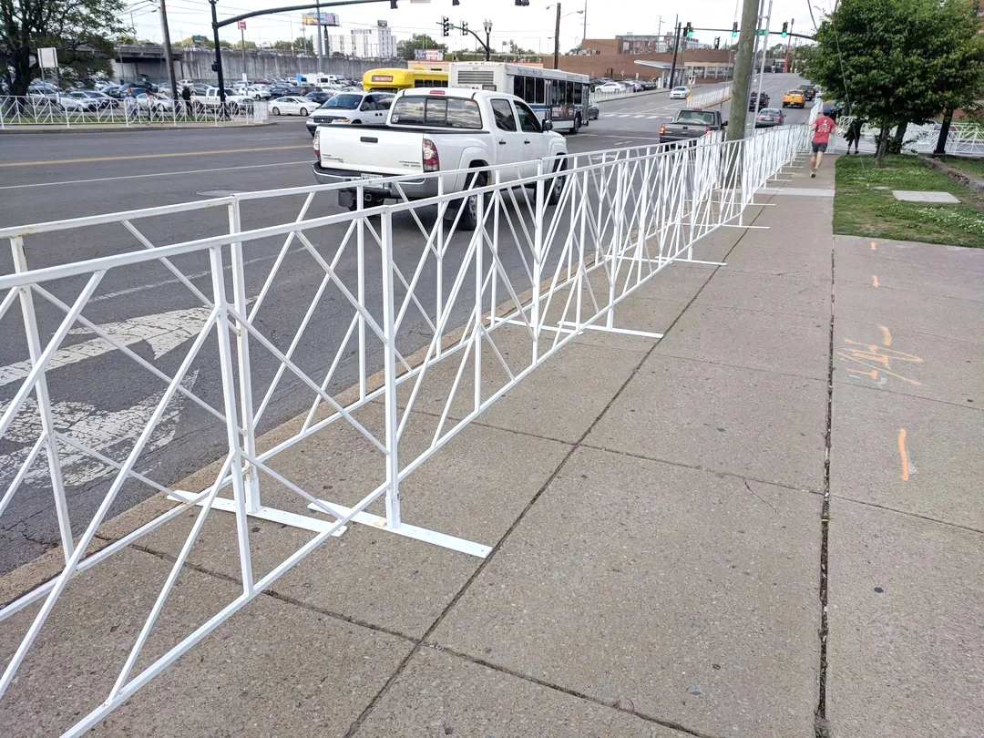 Portable Traffic Metal Security Bike Barrier Pedestrian Temporary Fence Barrier Concert Temporary Security Fence Panels manufacture