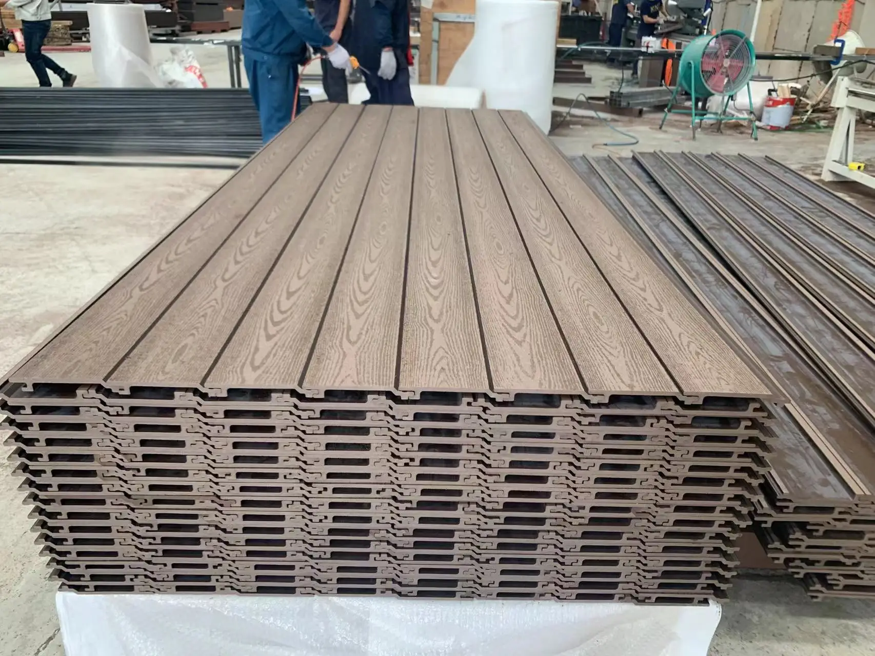 WPC Waterproof Normal Wood Grain Wall Cladding Exterior Wood Plastic ...