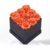 9 flores en una caja cuadrada (cubo blanco/negro)