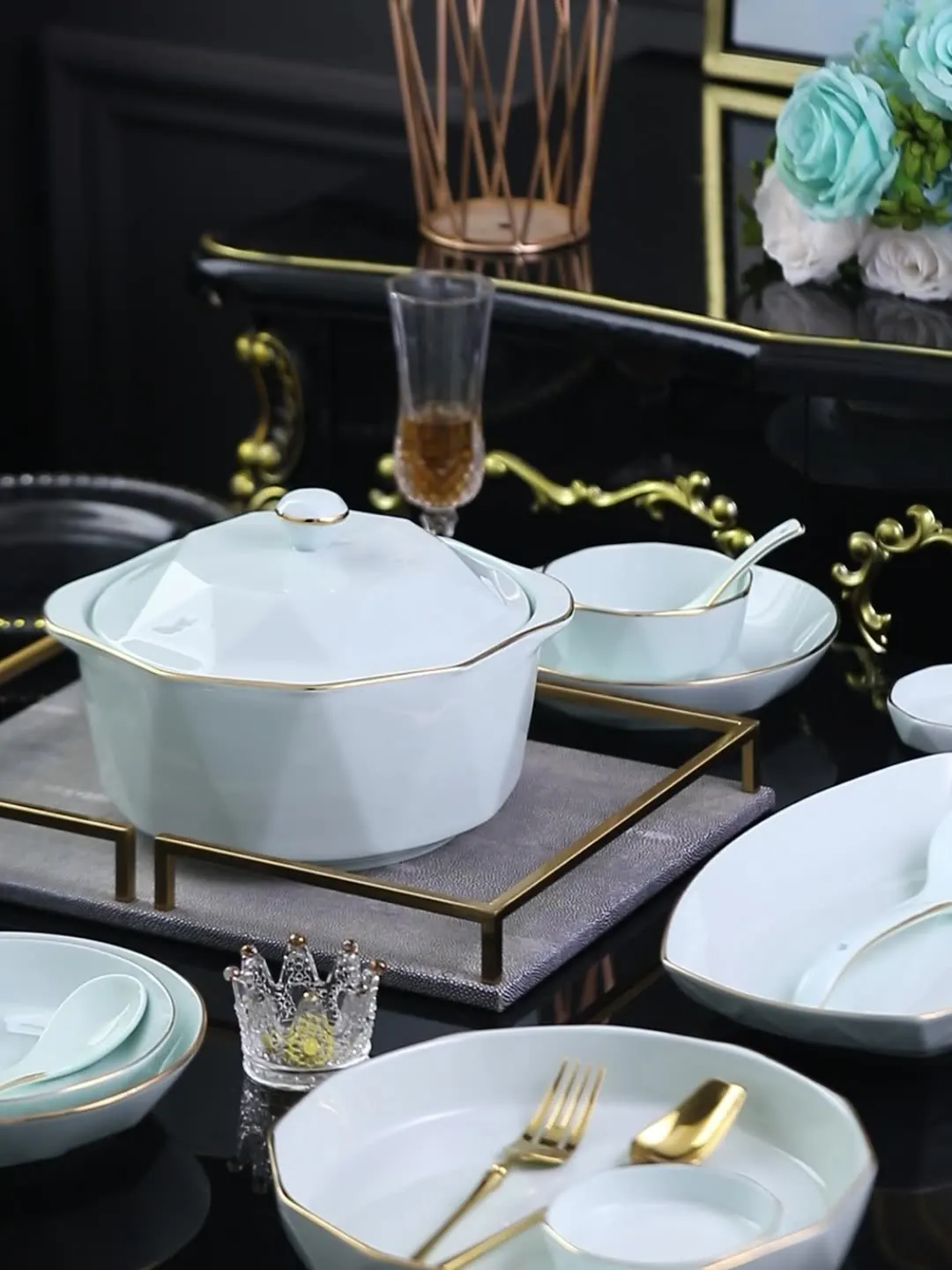 16 Piece Dinnerware Set Multiple Styles Luxury Ceramics Gold Rim Dinner Ware Belgium Dinnerware Classy