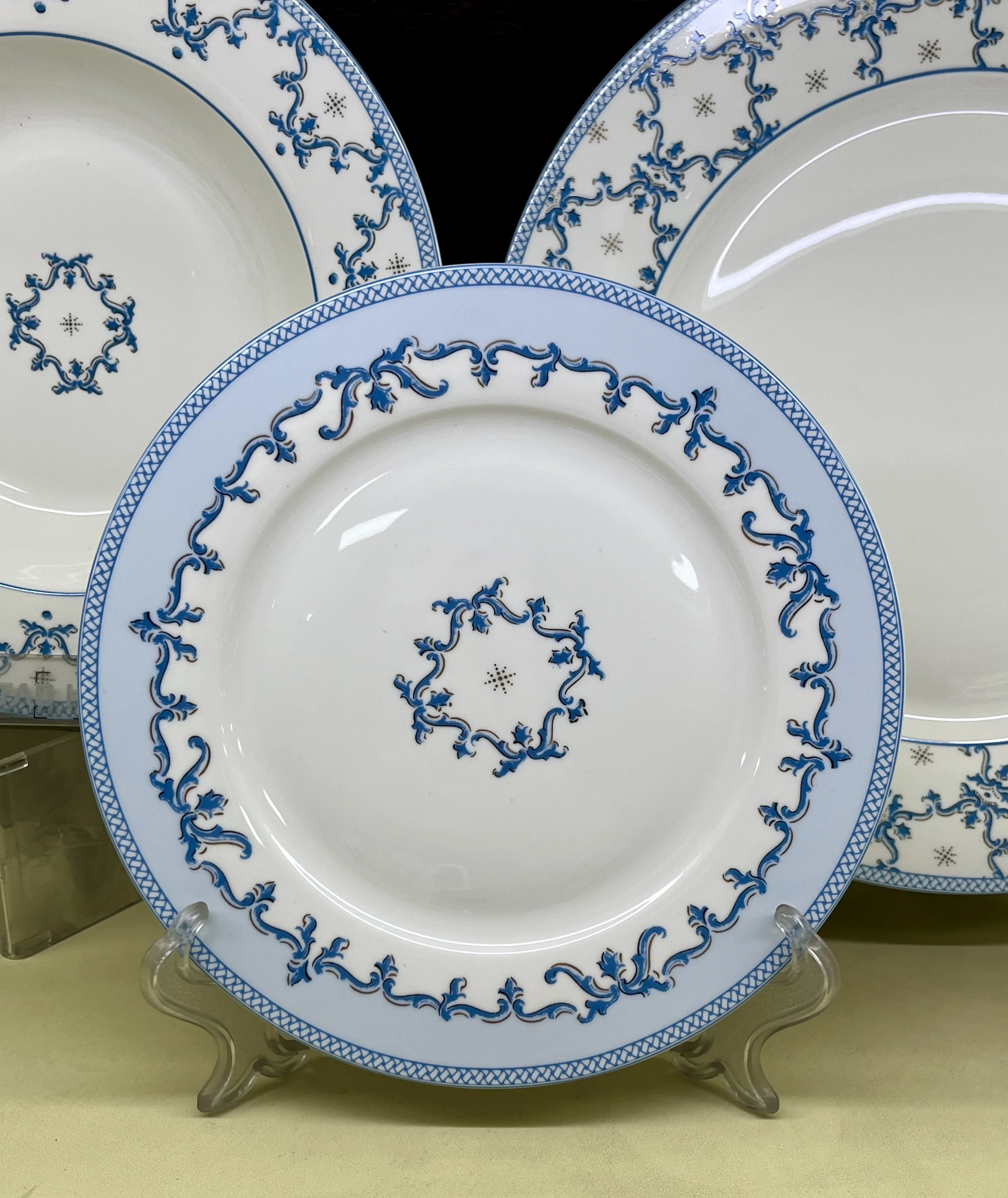 Taohui 10.5 Inch Porcelain Dinner Plates Set of 4 Elegant Blue Royal Round Plates for Steak Microwave Safe supplier