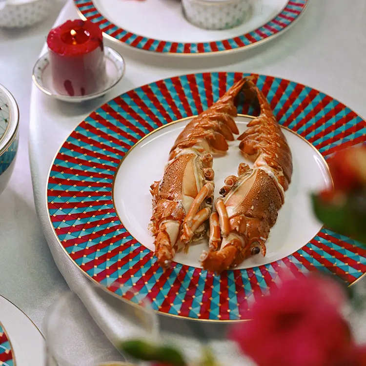 Luxury Morden Fine Bone China Dinnerware Set Includes Dishes Plates Bowls Soup for Christmas