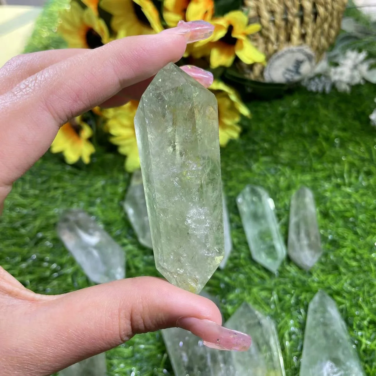 グリーンクォーツクリスタルポイントタワーDTプラシオライトグリーン