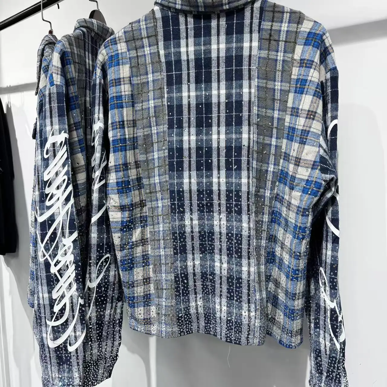 Custom Made Flannel Long-sleeve with Spliced Design Screen Printing Shiny Rhinestones Customized Metal logo Mens Flannel Shirt gallery 2