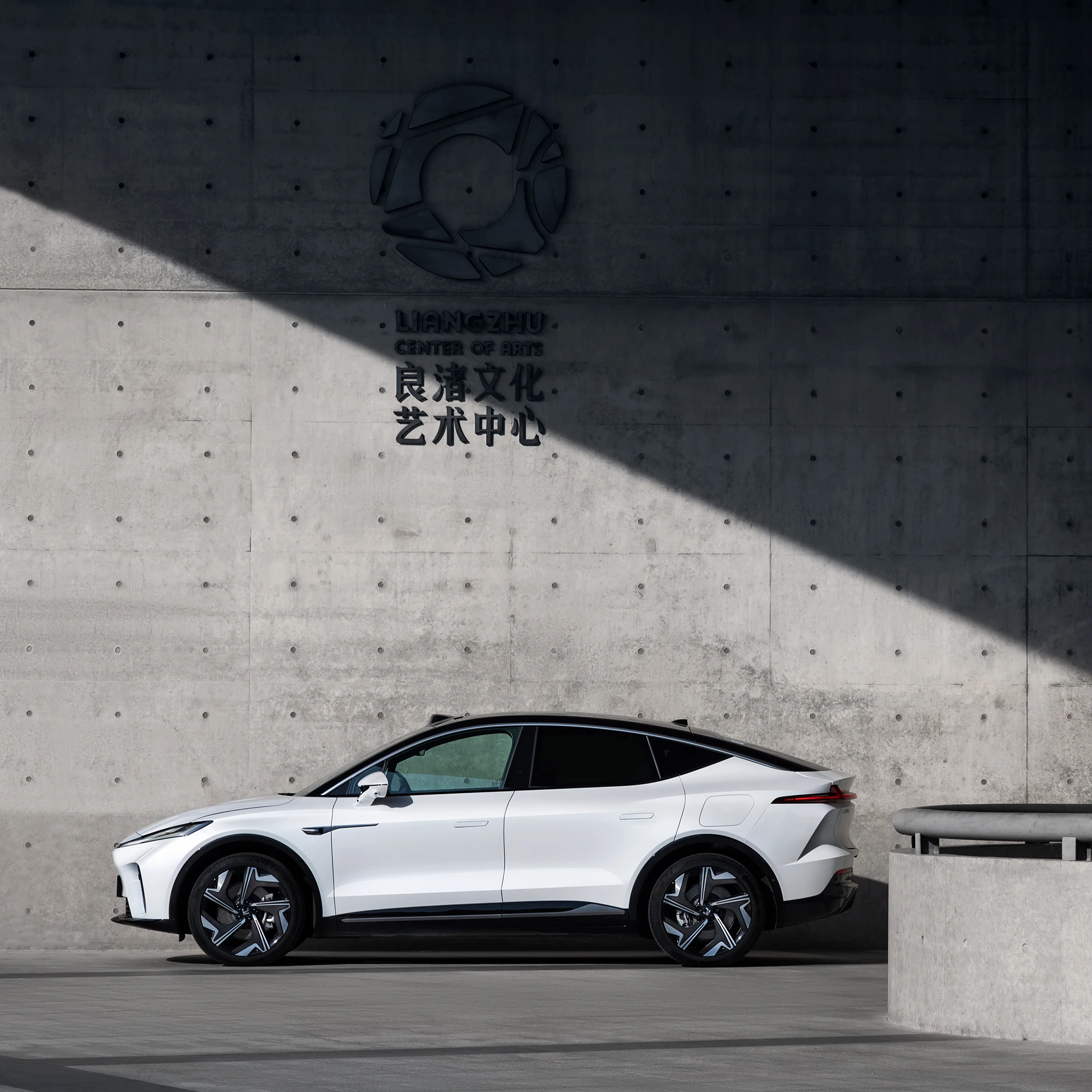 2022 In Stock New Electric Cars Ce Resign R7 4 Wheel Smart Midium Suv