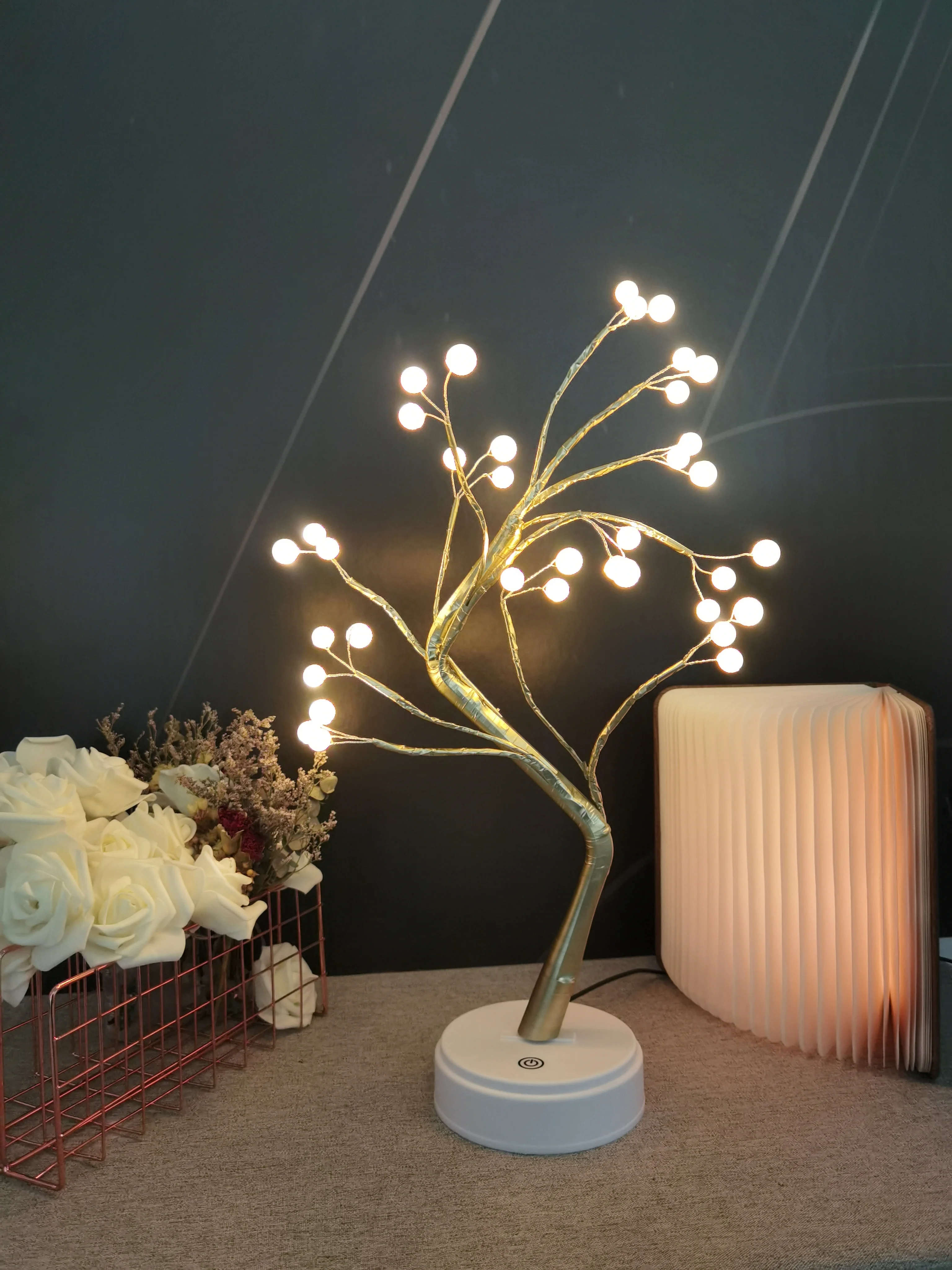 Albero Di Natale Con Fiori Rossi E Luci, Decorazione Da Tavolo Per Albero Di Natale Adatto Per Decorazioni Natalizie Senza Batterie 97259512