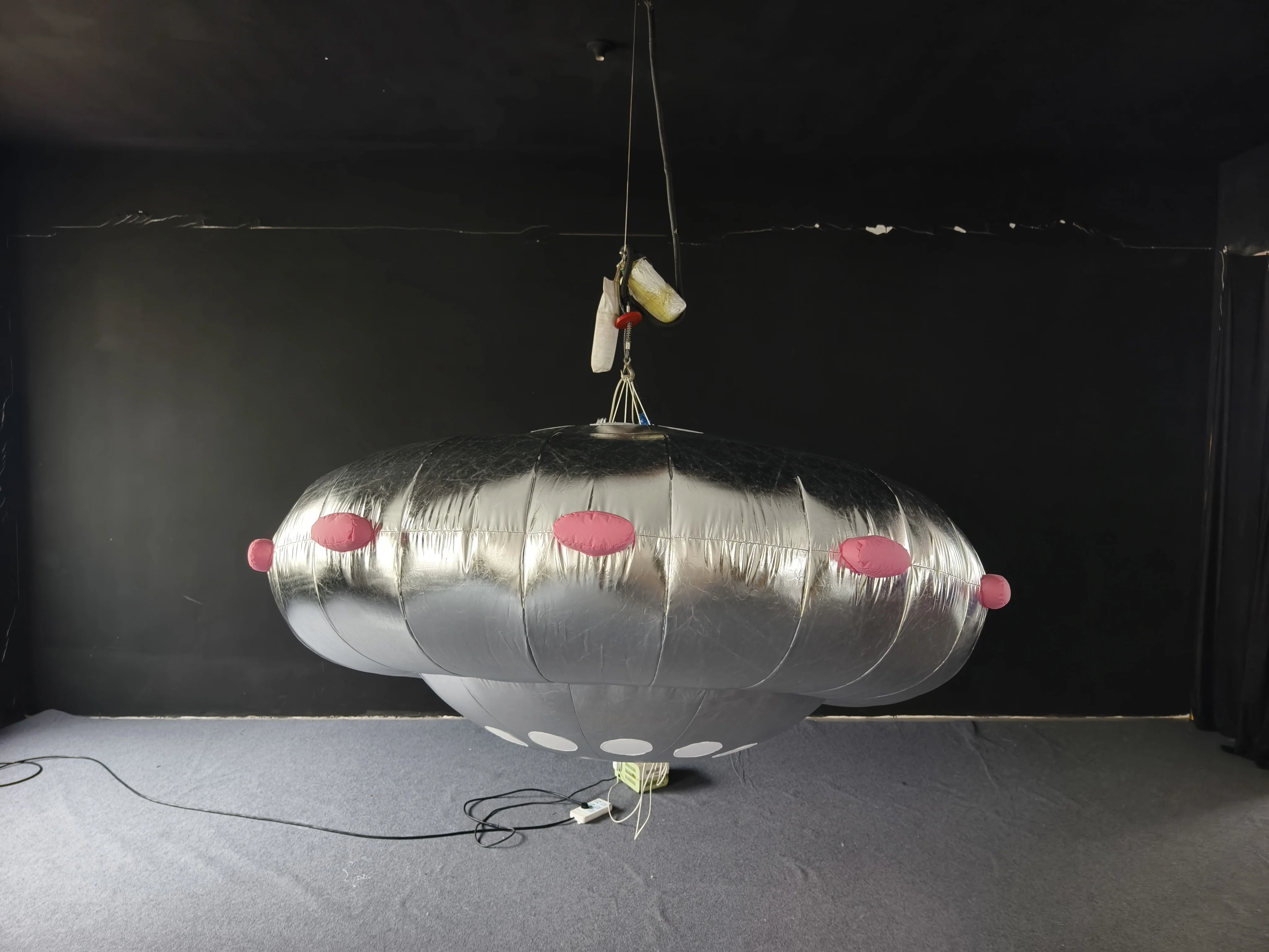 Premium Custom Sci-Fi UFO Inflatable, Long-Lasting Advertising Inflatable for Mall & Museum Themed Display