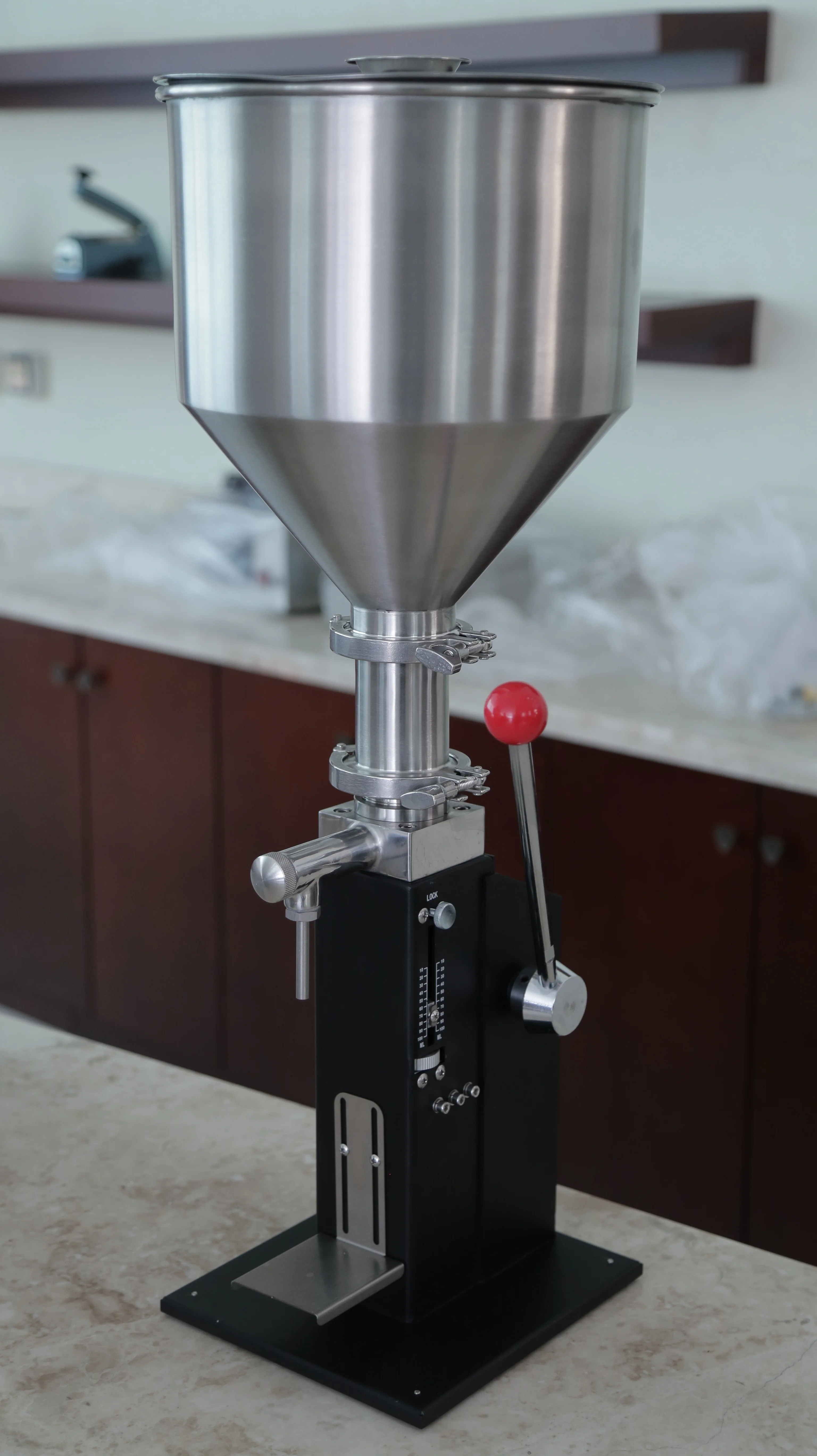 A03 Manual Filling Machine Factory Price Commercial Mayonnaise Paste Milk Liquid Filling Machine for Juice Beverage