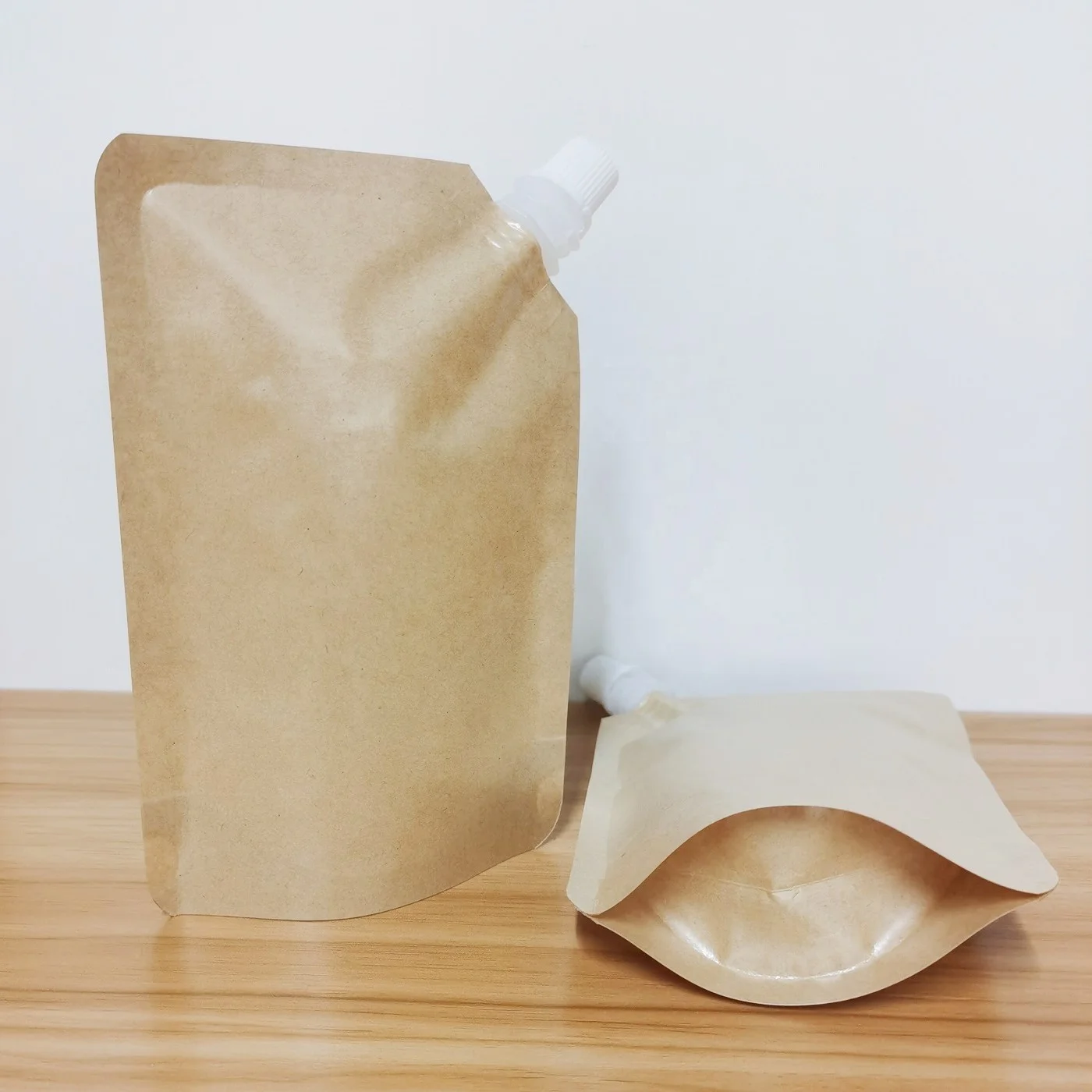Стоячий биоразлагаемый пакет из крафт-бумаги с носиком, 250 мл, 500 мл