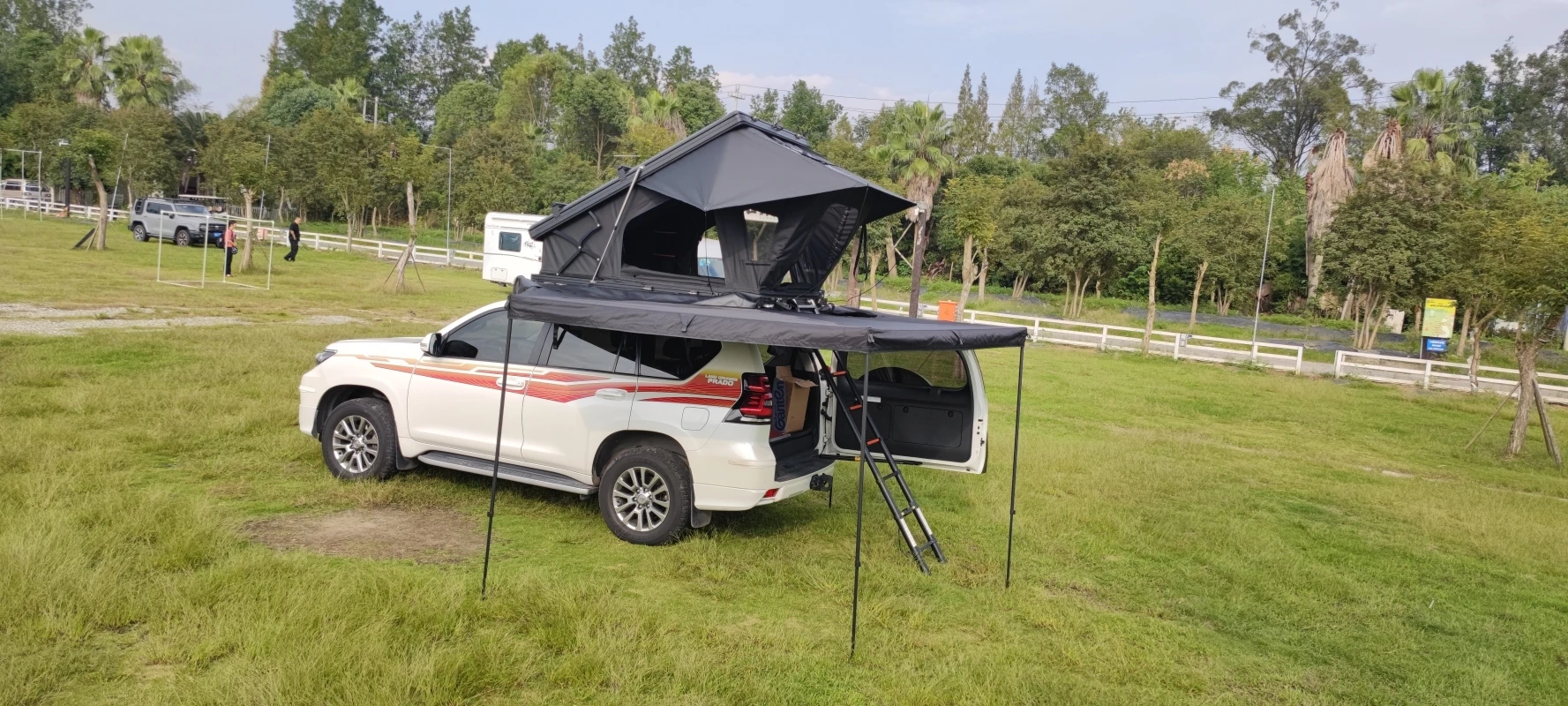 Outdoor Storage 2-3 Person Hard Shell Roof Top Tent with 420D Oxford Fabric and X Hinge Design