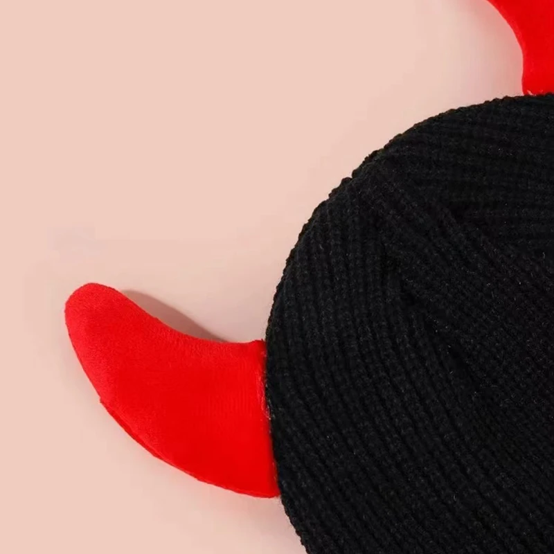 beanie with horns 4.jpg