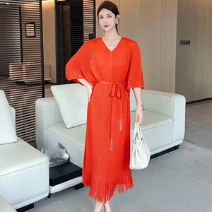 Women's Oversized Dress Made of Elastic Fabric with Fringes and Loose Pleated Design