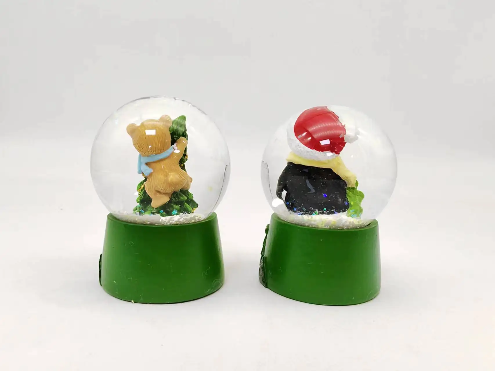 Factory Direct Sell Green Base Water Globe Christmas Water Transparent Glass Ball With Resin Xmas Figurine Inside Creative Gift supplier