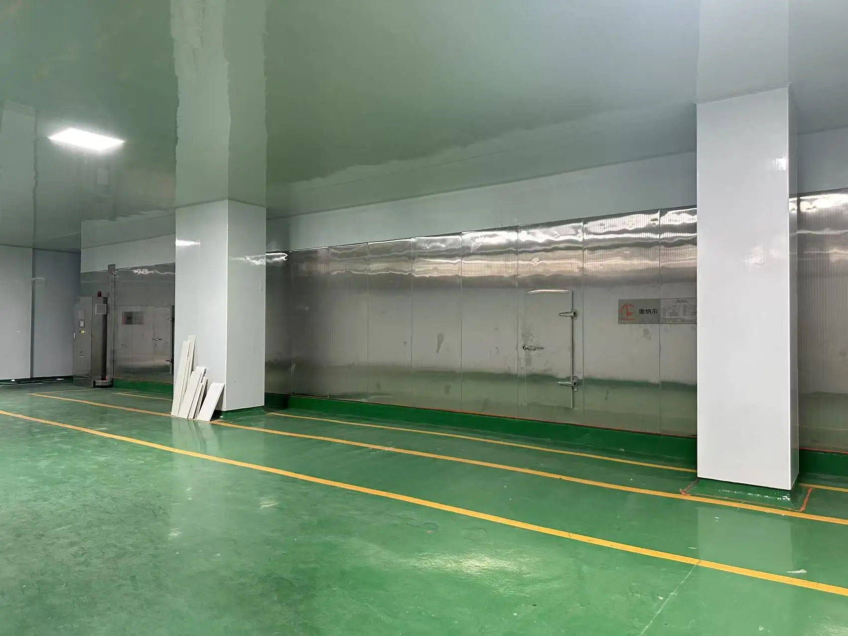 Large-capacity automatic quick-freezing tunnel freezing system for food processing plants