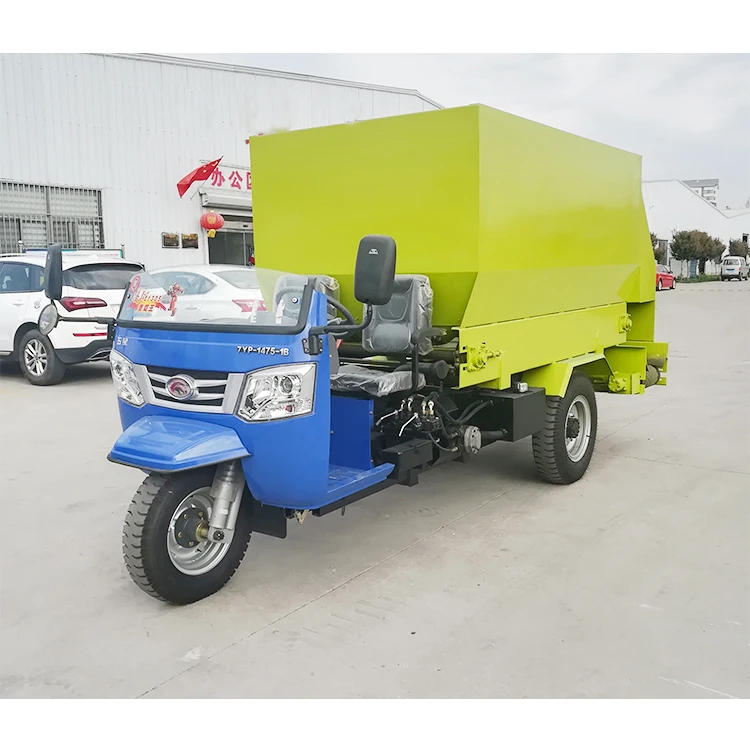Feeding Tricycle Spreader Automatic Feed Spreader Cattle Feed Spreader in the Farm