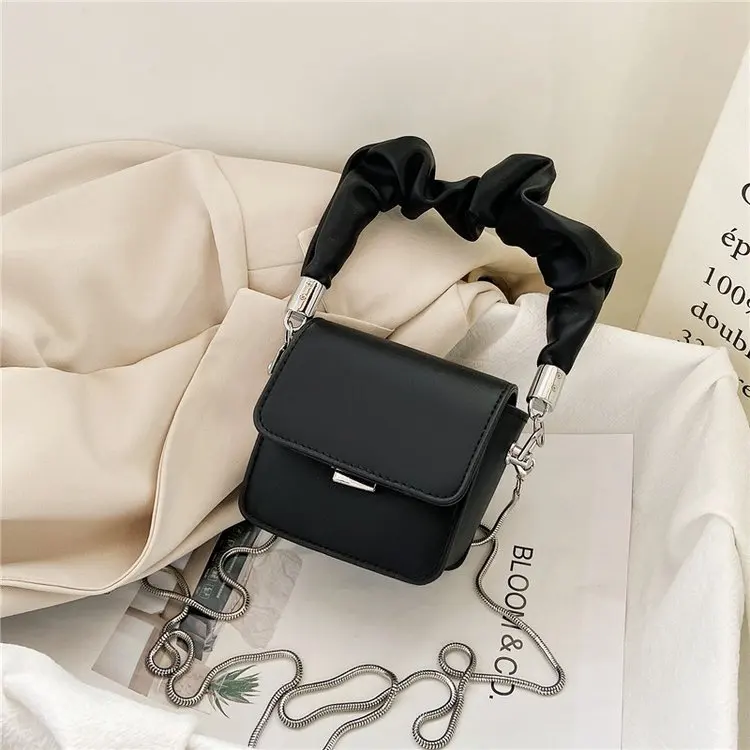Street Style Chunky Chain Vegan Leather Crossbody Micro Mini Bag - Bla –  Trendy & Unique