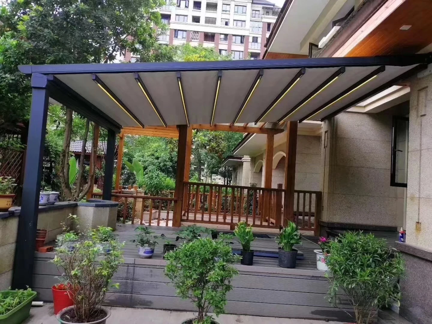 Retractable PVC Roof Pergola Customized Restaurant Villa Garden Outdoor Automatic Pergola