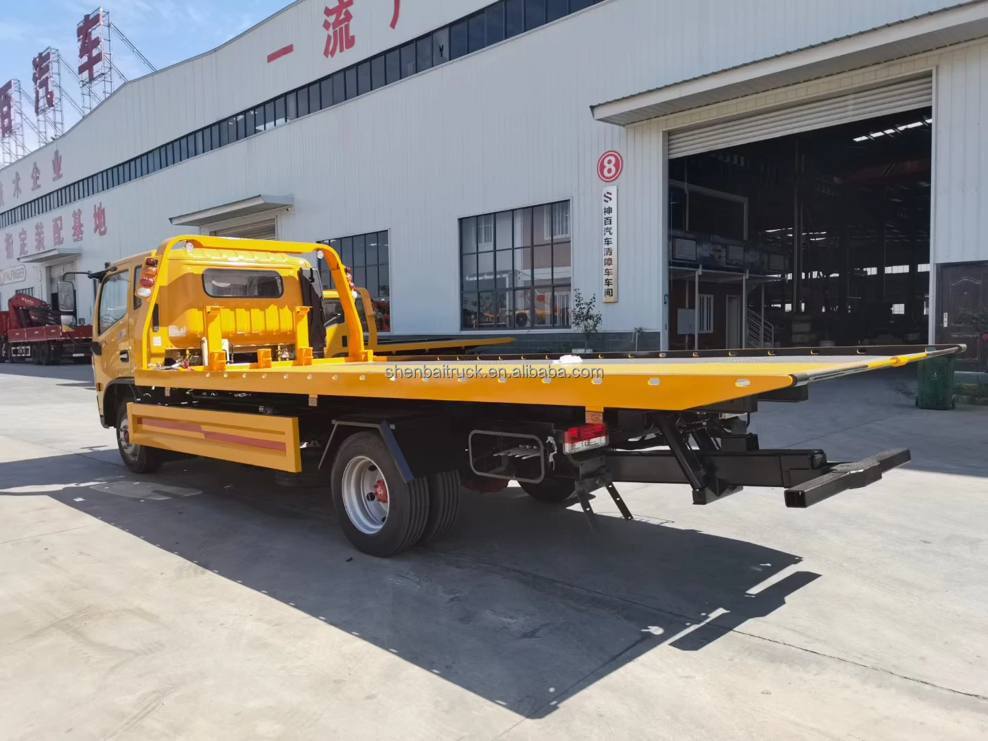 Dongfeng 4x2 Small 3Ton 5Ton Flatbed Tow Truck Road Emergency Rescue Vehicle Wrecker Tow Truck for Sale