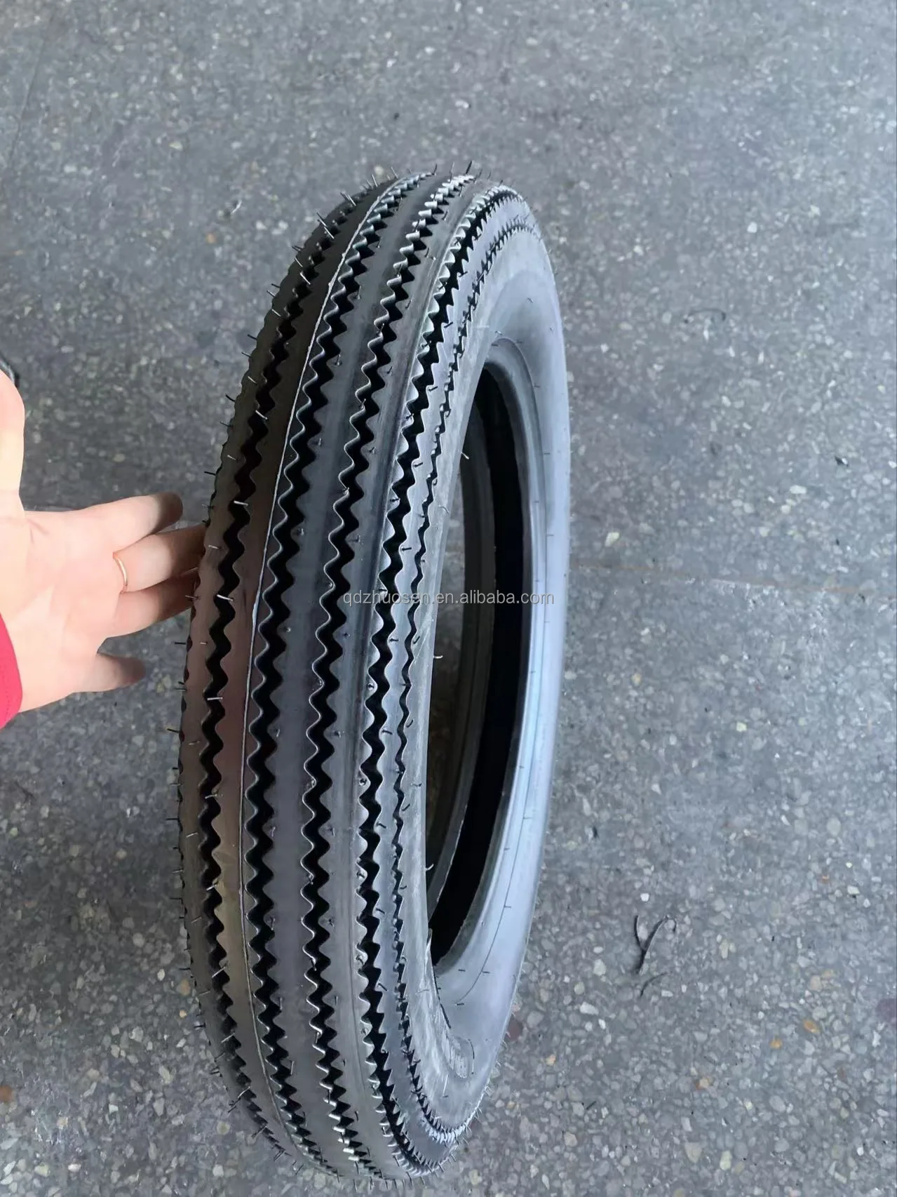 ハーレー旧車に似合います。 未使用タイヤ DURO 5.00-16 71p CLASSIC