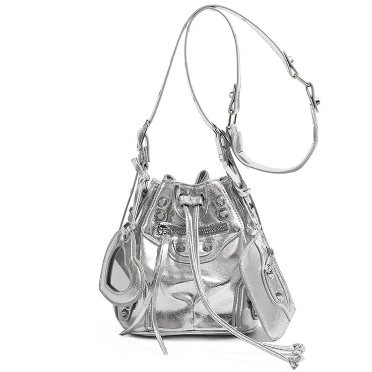 frill shoulder ゆるっとDrawstring Bag／silver 日本製】 frill メルカリ - Bag／silver ゆるっとDrawstring