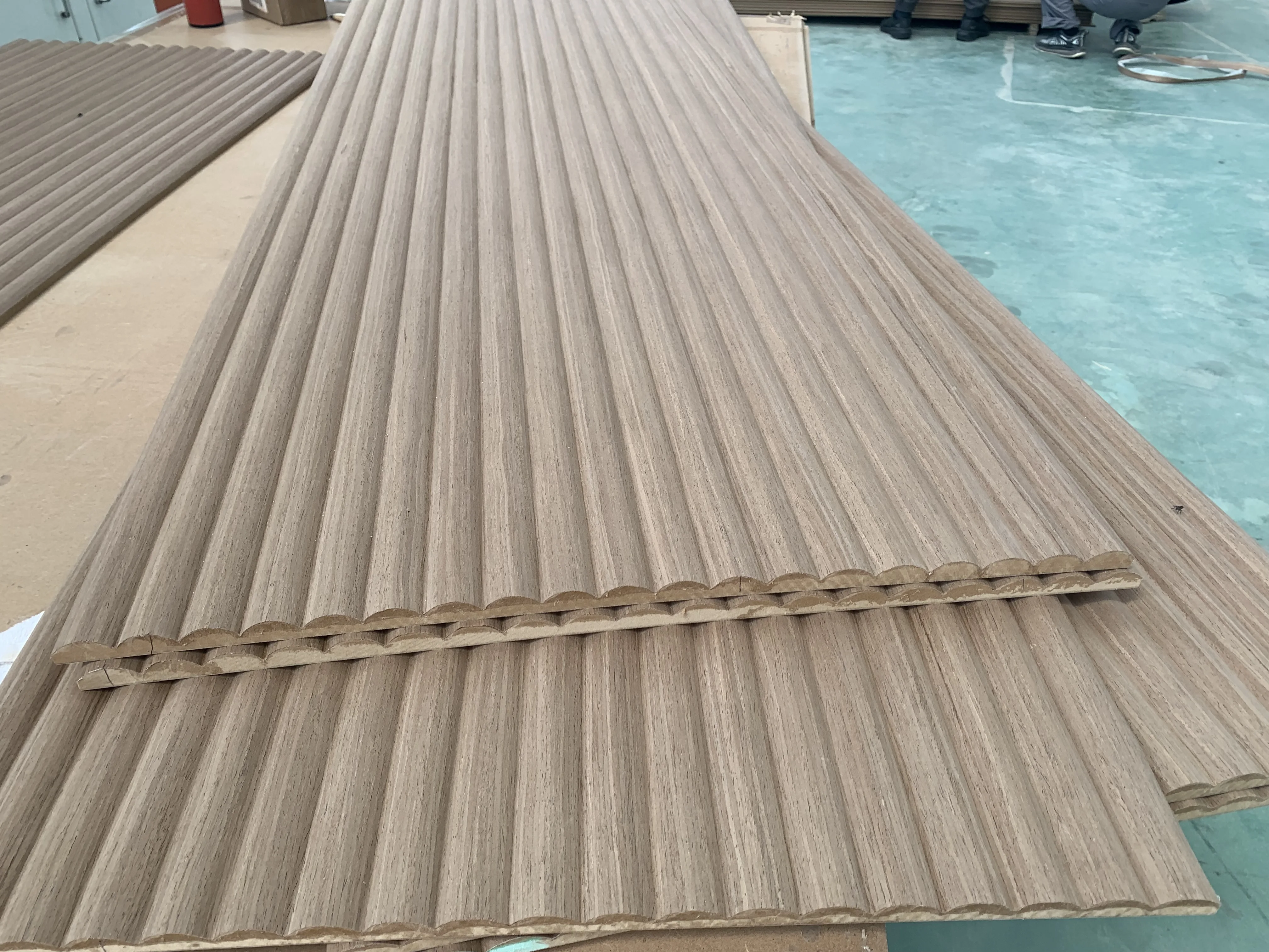 Walnut/oak Wood Veneer Fluted MDF Wall Paneling - NEW Interior Decoration