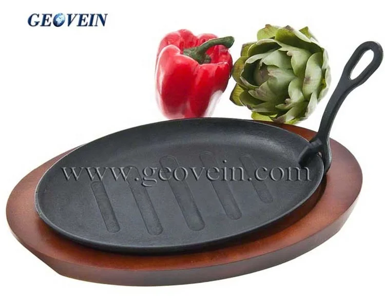 2021 Amazon Good quality Black Ridged Cast Iron Steak Platter with Wood Underline and Gripper For Restaurant