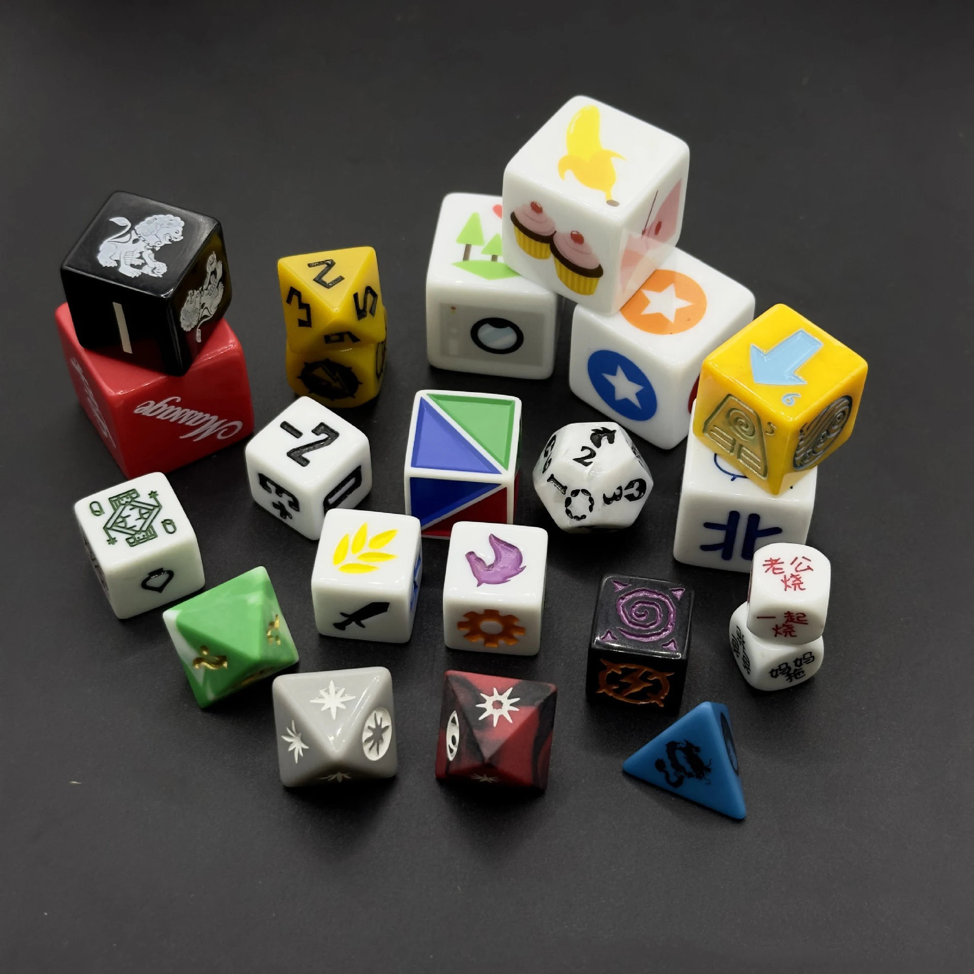 Small Batch Custom Advertising Dice 16mm 18MM 20MM 25MM 6 Side Printing Carved Square Round Dice White Cube Promotion Small Gift