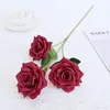 Rosas de Diamante de 3 Cabezas [Rojo Vino] con Hojas