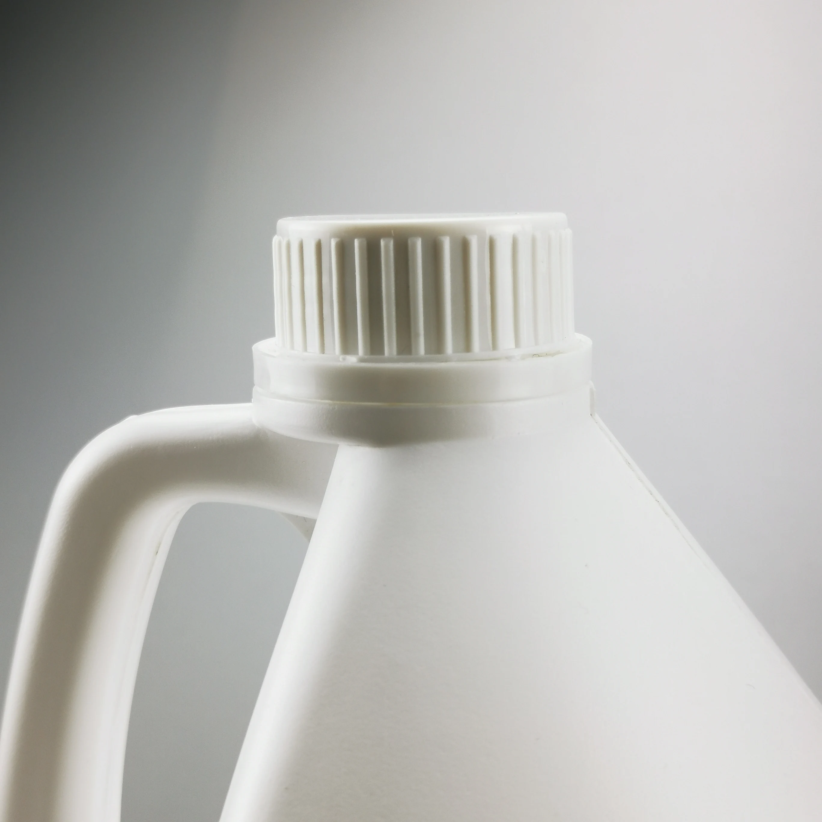Refillable Container Plastic 1 Litre 2 Liter 2.5L 4L 1Gallon Shampoo White Bottle