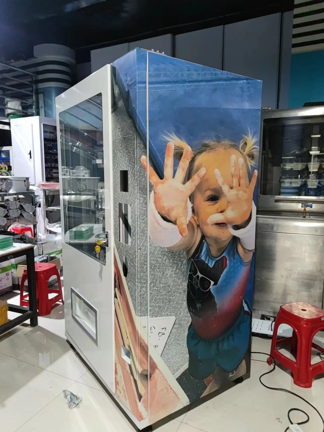 Экспортный торговый автомат с ЖК-экраном