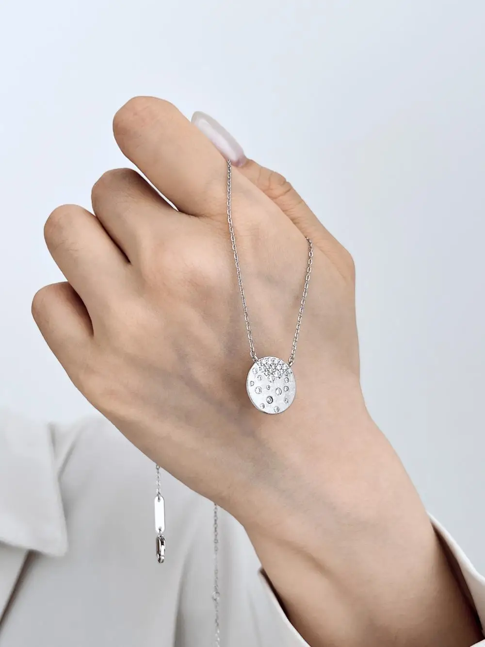 KAKODIY gold-plated luxury fashion 925 sterling silver round belt pendant women's jewelry necklace detail 1