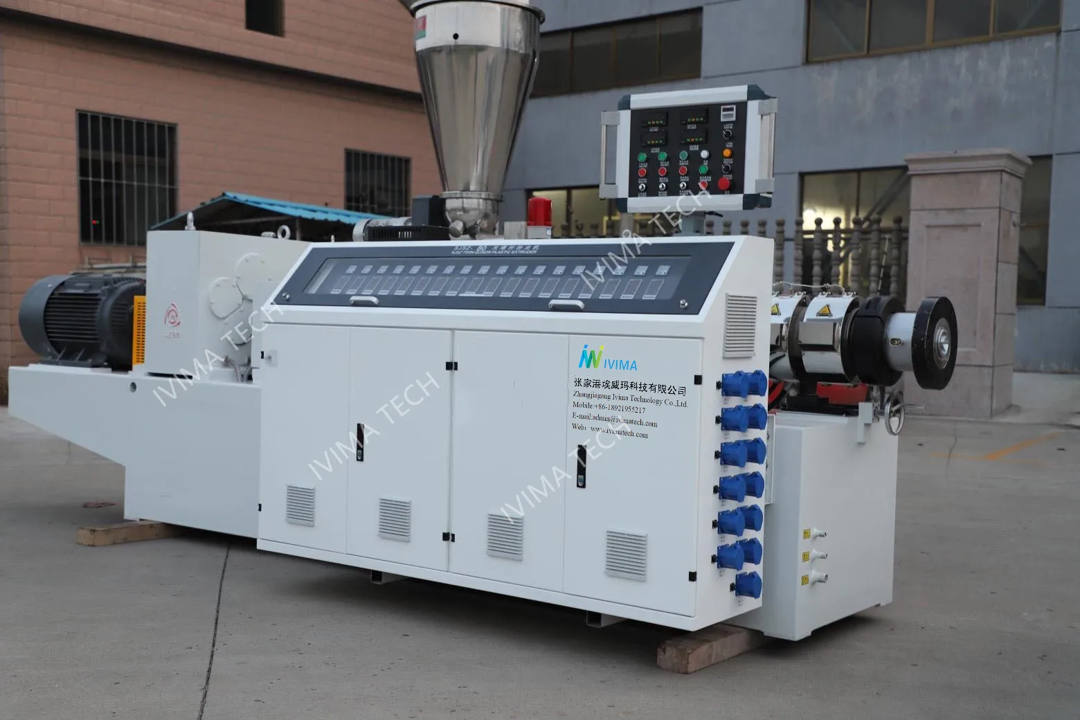 Машина для изготовления ПВХ ДПК дверей/производственная линия/Экструзионная установка пустотелых