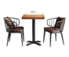 Une table et deux chaises-table carrée 70x70 cm-2 chaises