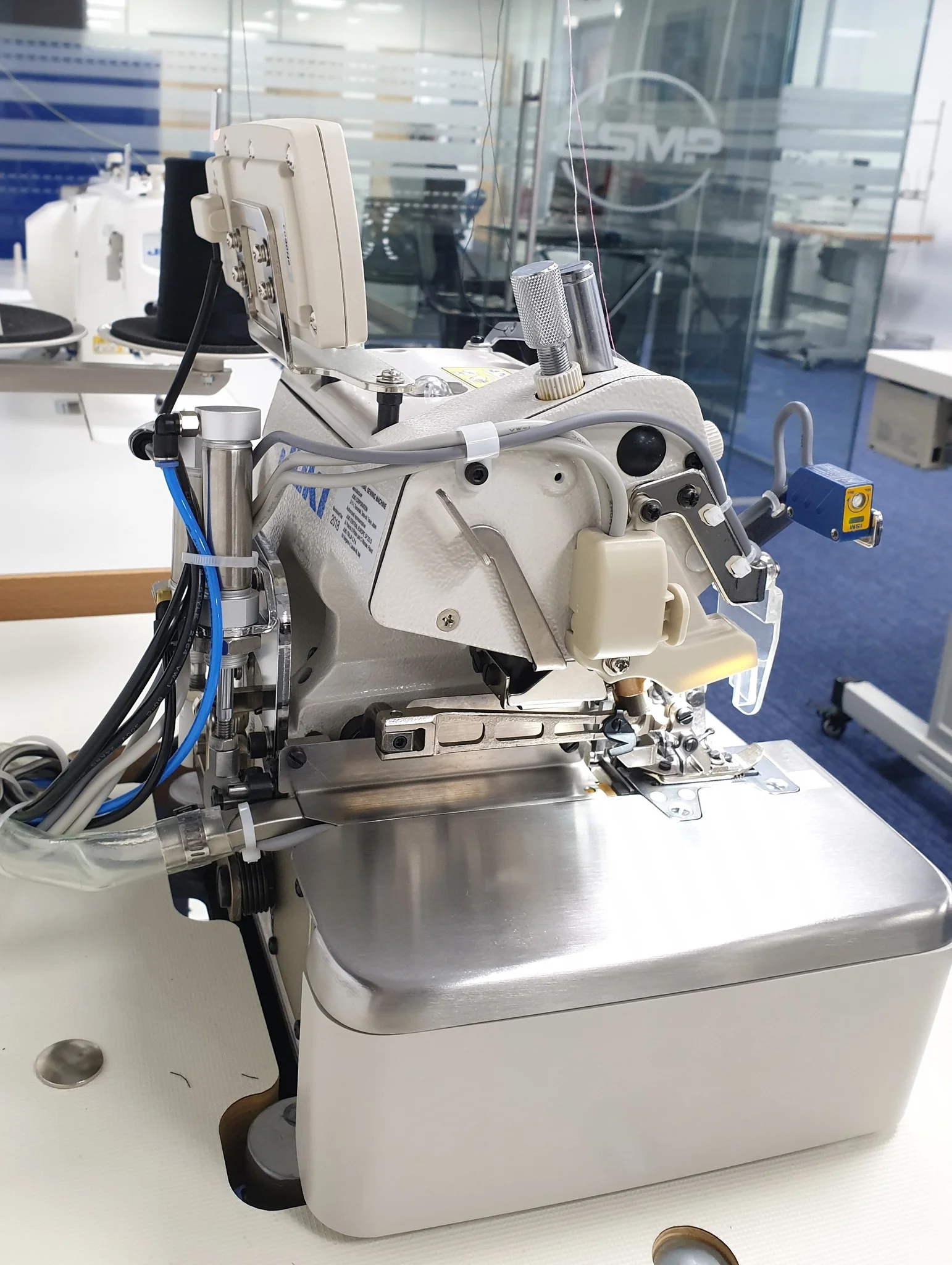 Jukis 6714 Long Life 4 Thread Super High Speed Overlock Used Industrial  Sewing Machine for Garment