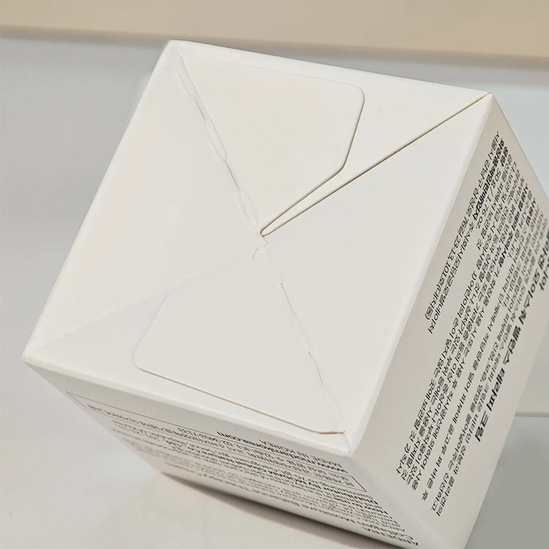 Luxury Embossing Box Embossed Cardstock Paper Embossed Box Packaging with Logo Stamping for Cosmetic Perfume