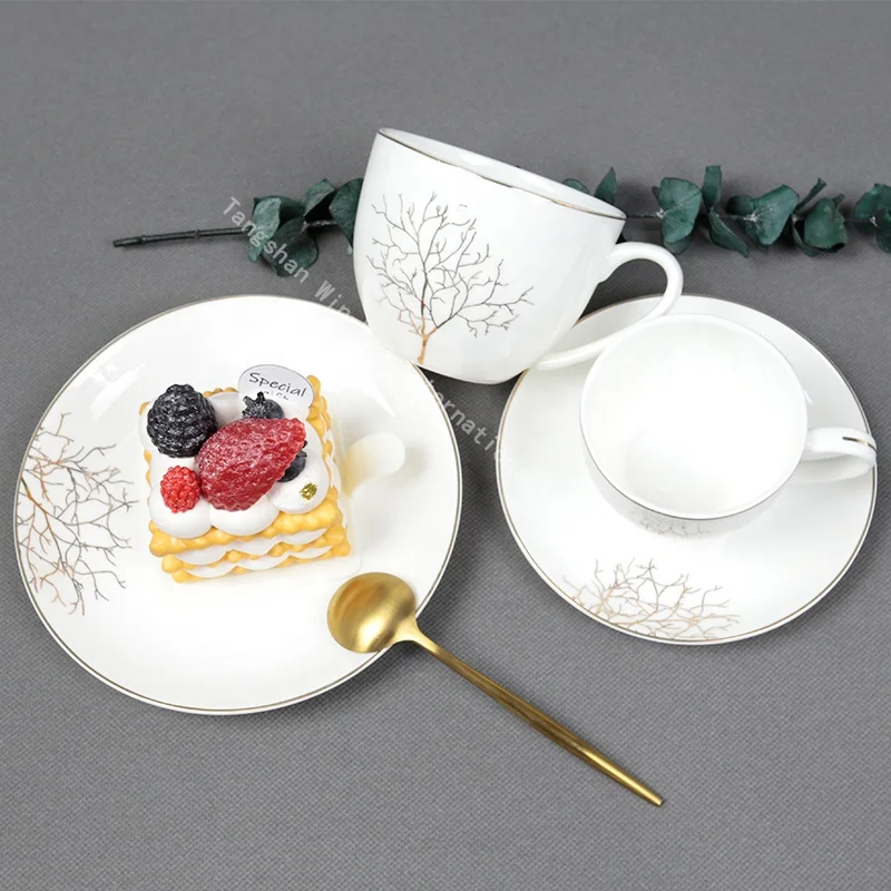 Custom Gold Pattern Design Eco-friendly 60pcs Exquisite Bone China Dinner Set for Party and Restaurant