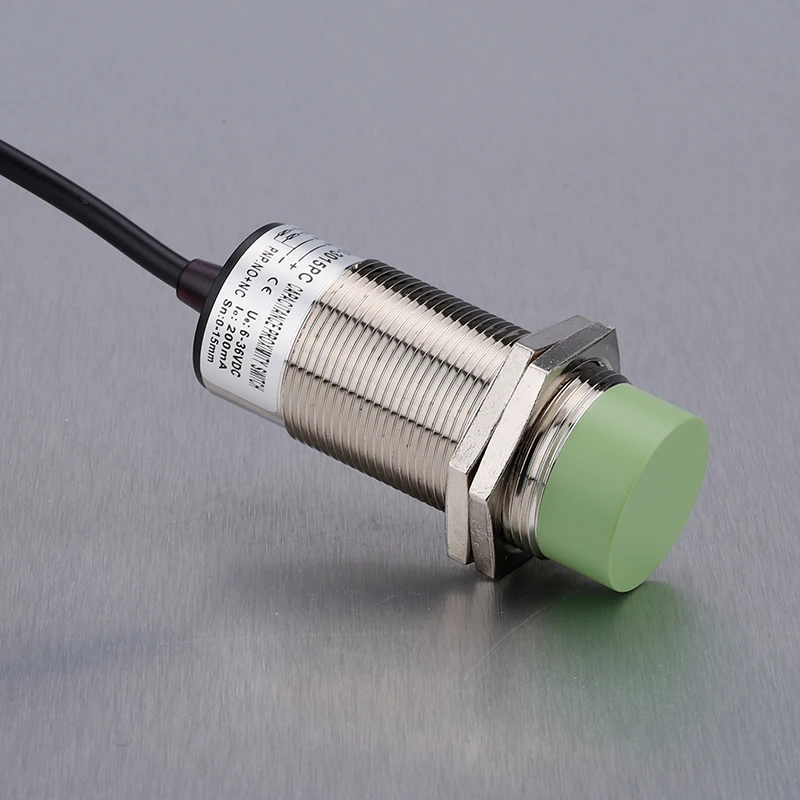 China Manufacturer M30 Approach Proximity Sensor Switch PNP NO+NC Detection Range 15mm Capacitive DC Proximity Sensor Switch
