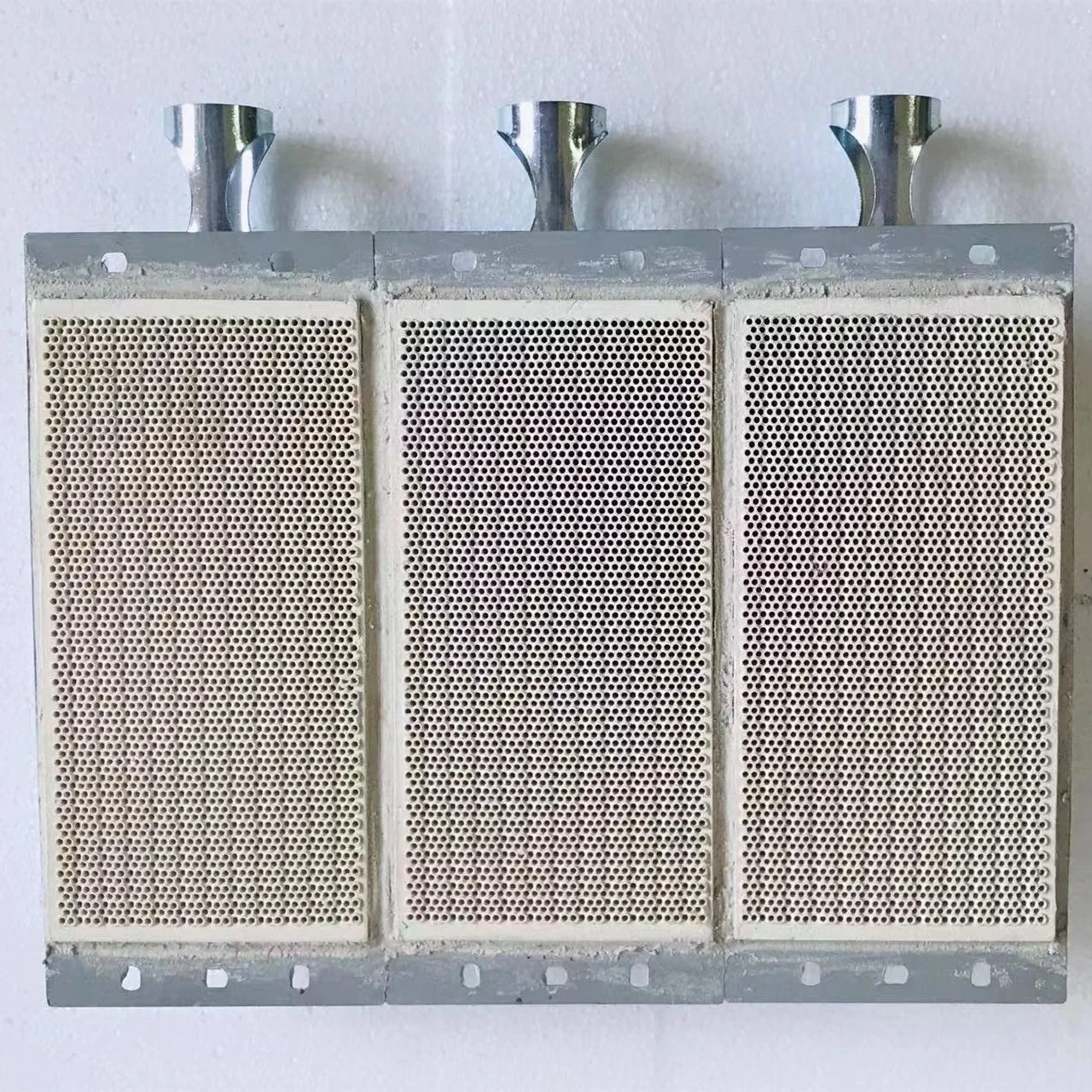 Gas-Powered Burner with Flause Flame for Household Use