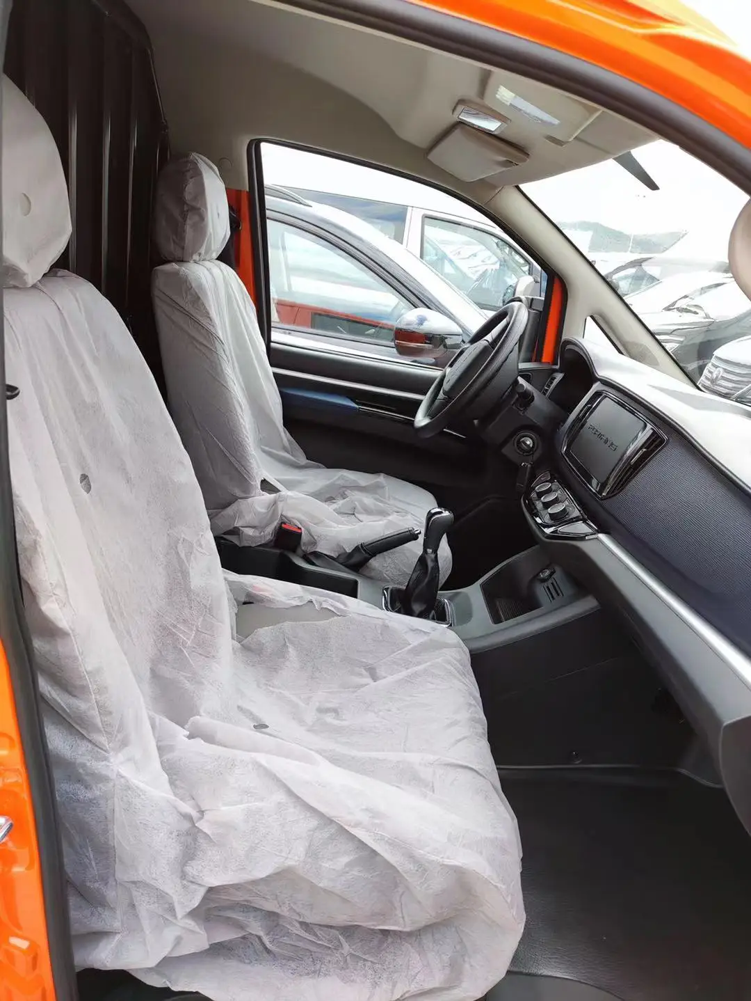 The Factory Sells 2024 100% Electric Van Mini Electric Van with High-efficiency Range Lithium Battery