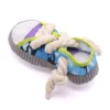 Borde de zapato gris