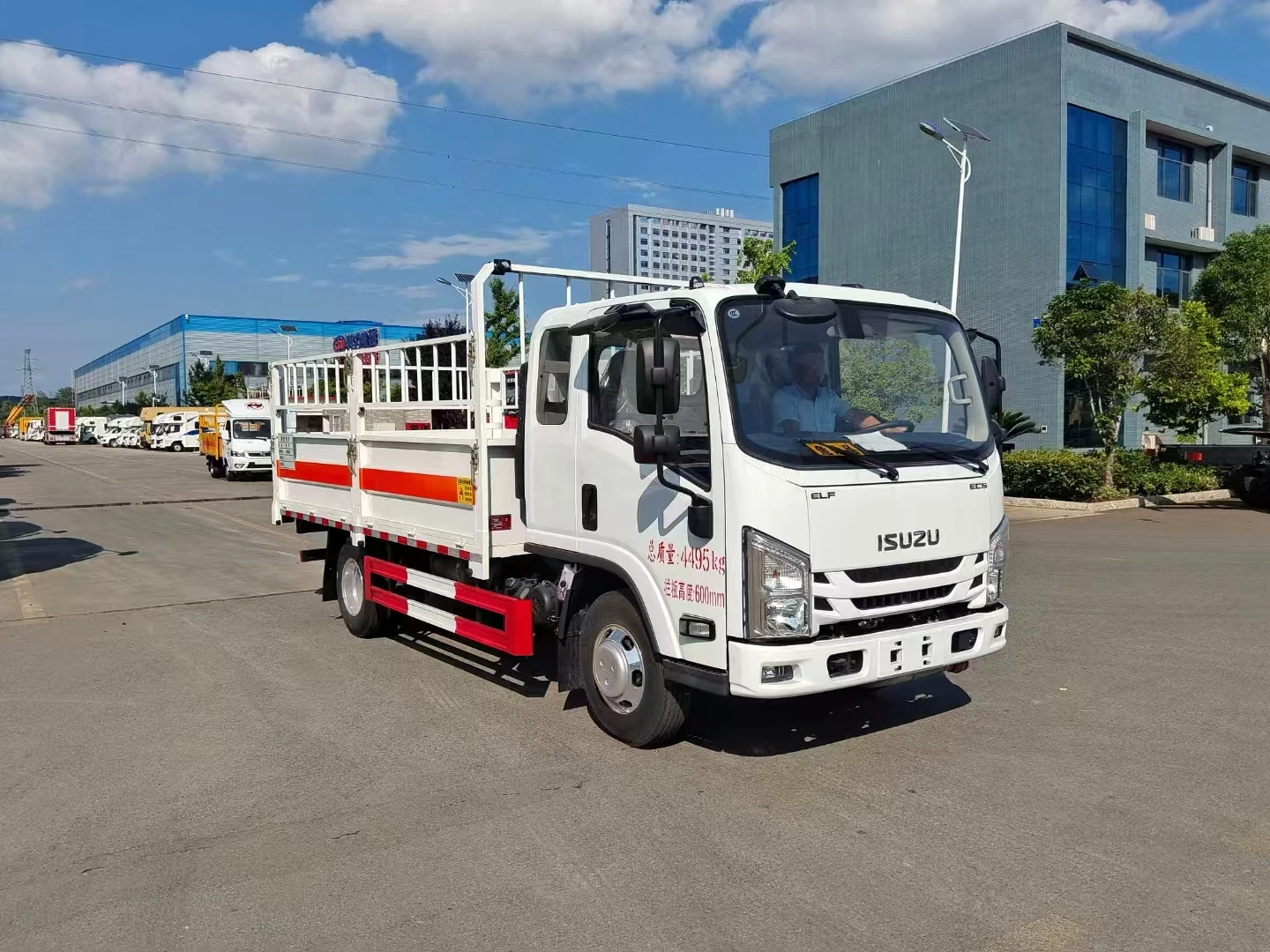 Hvorfor vælge en diesel trækkende lastbil til tungt træk