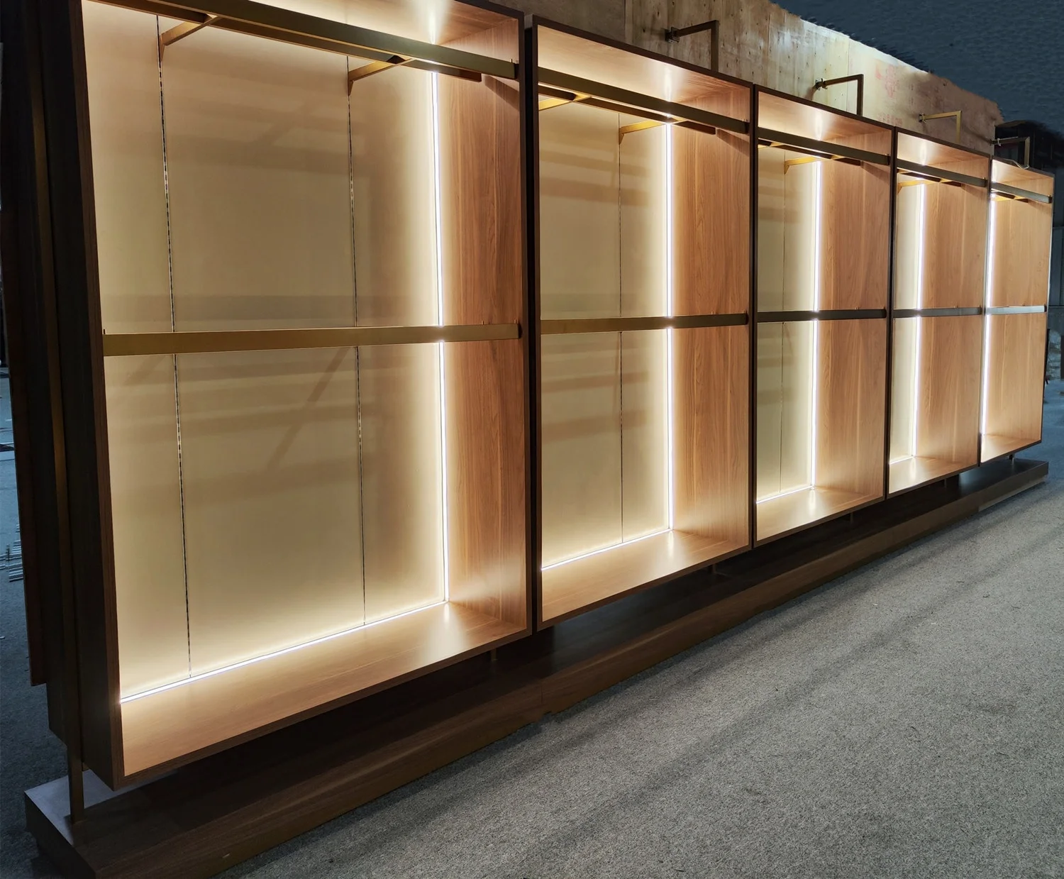 Men Clothes Store Racks Suit Display Cabinet Modern LED Menswear Shop Fitting and Decoration