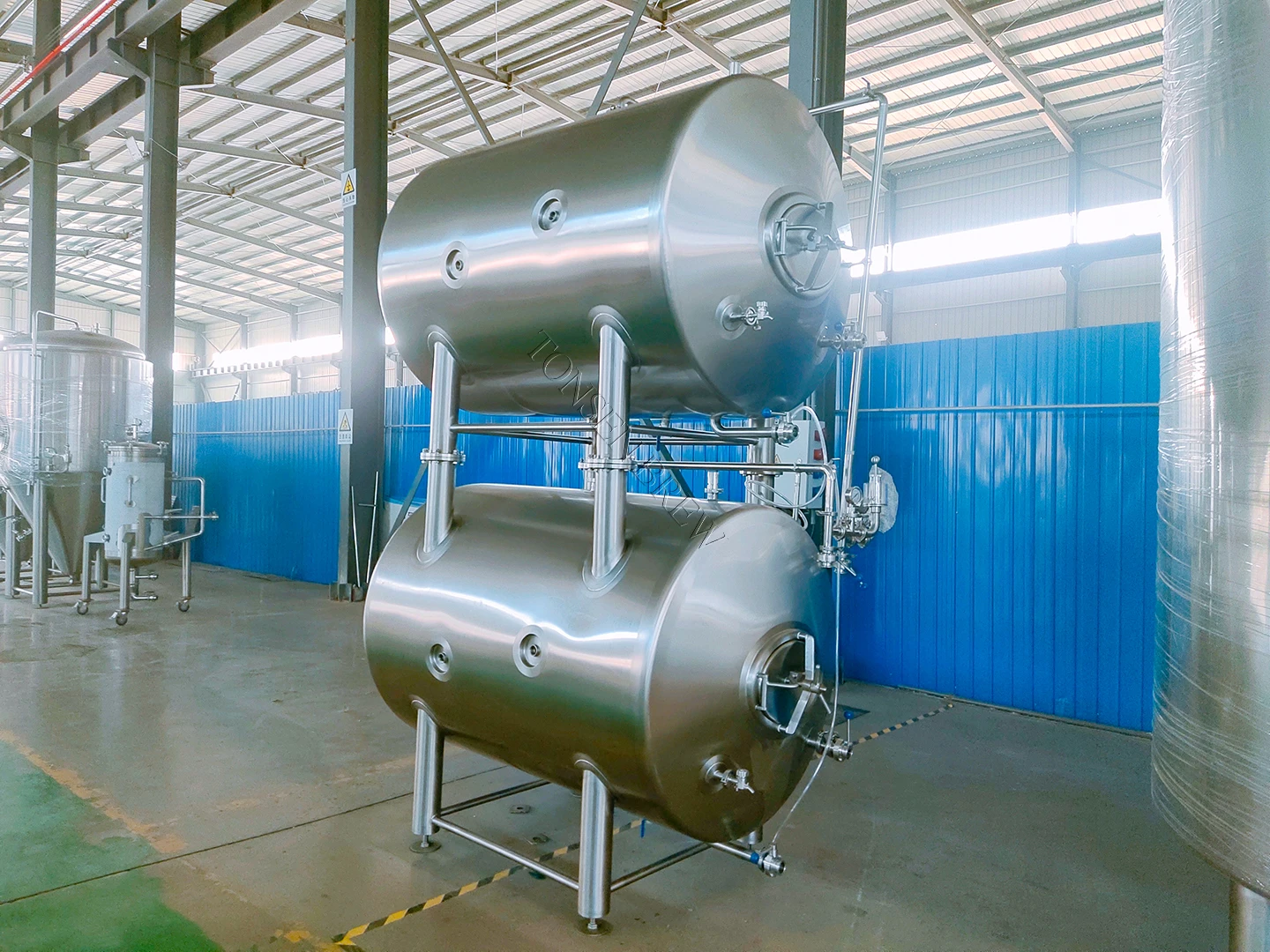 6000L 8000L Horizontal Bright Beer Tank Storage Beer Serving Tank