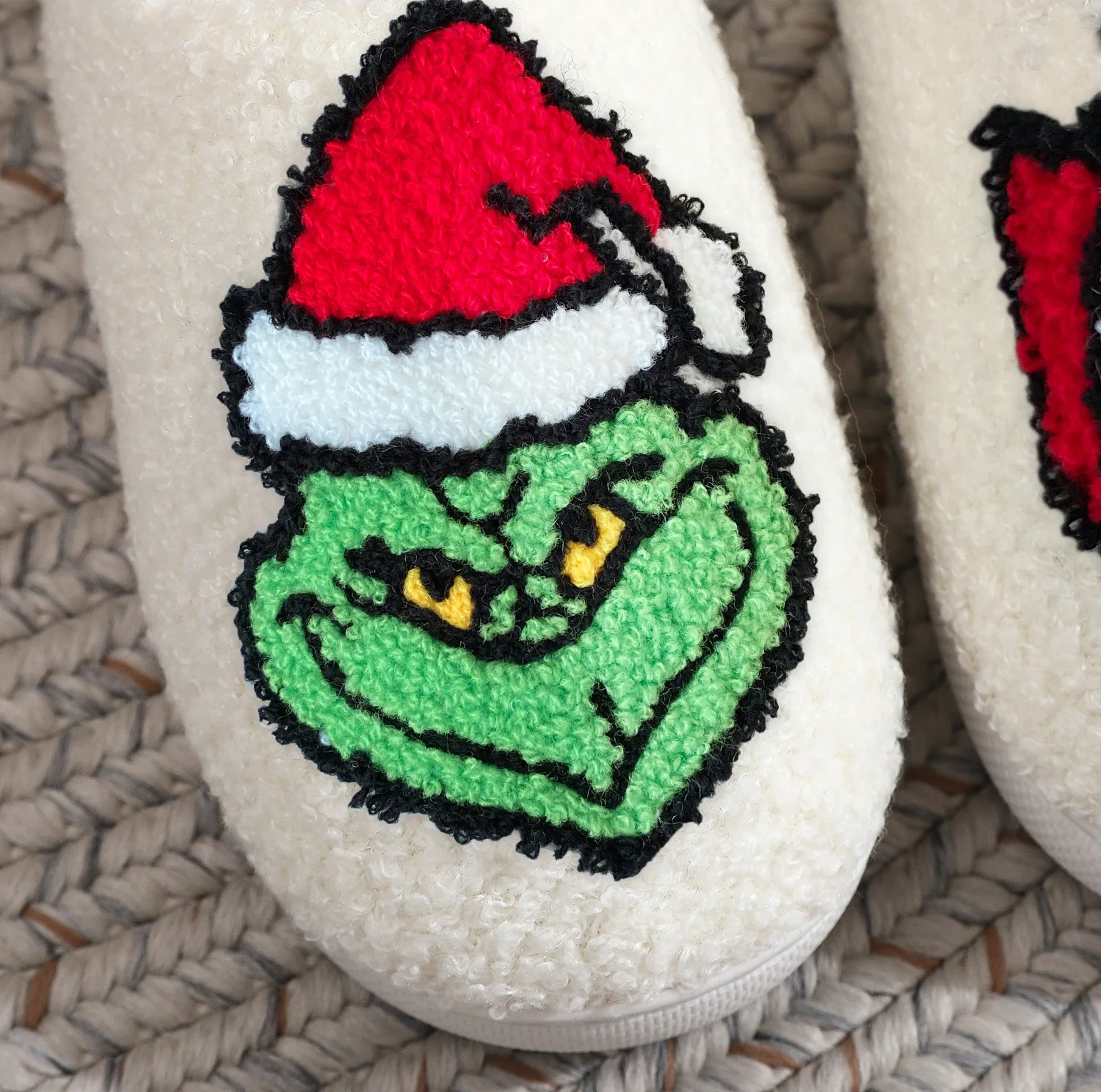 Hot Selling Christmas Santa Grinch Slippers Soft Plush Fuzzy Slippers