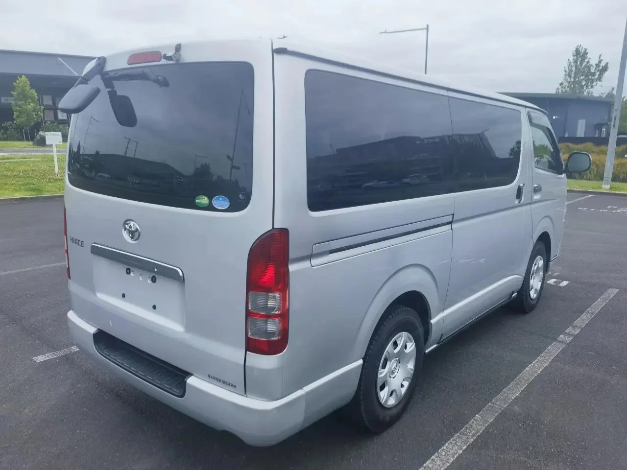 Spots Goods Toyota Hiaces Bus 9 Seaters Hiace 300 Used Toyota Hiace Van for Sale