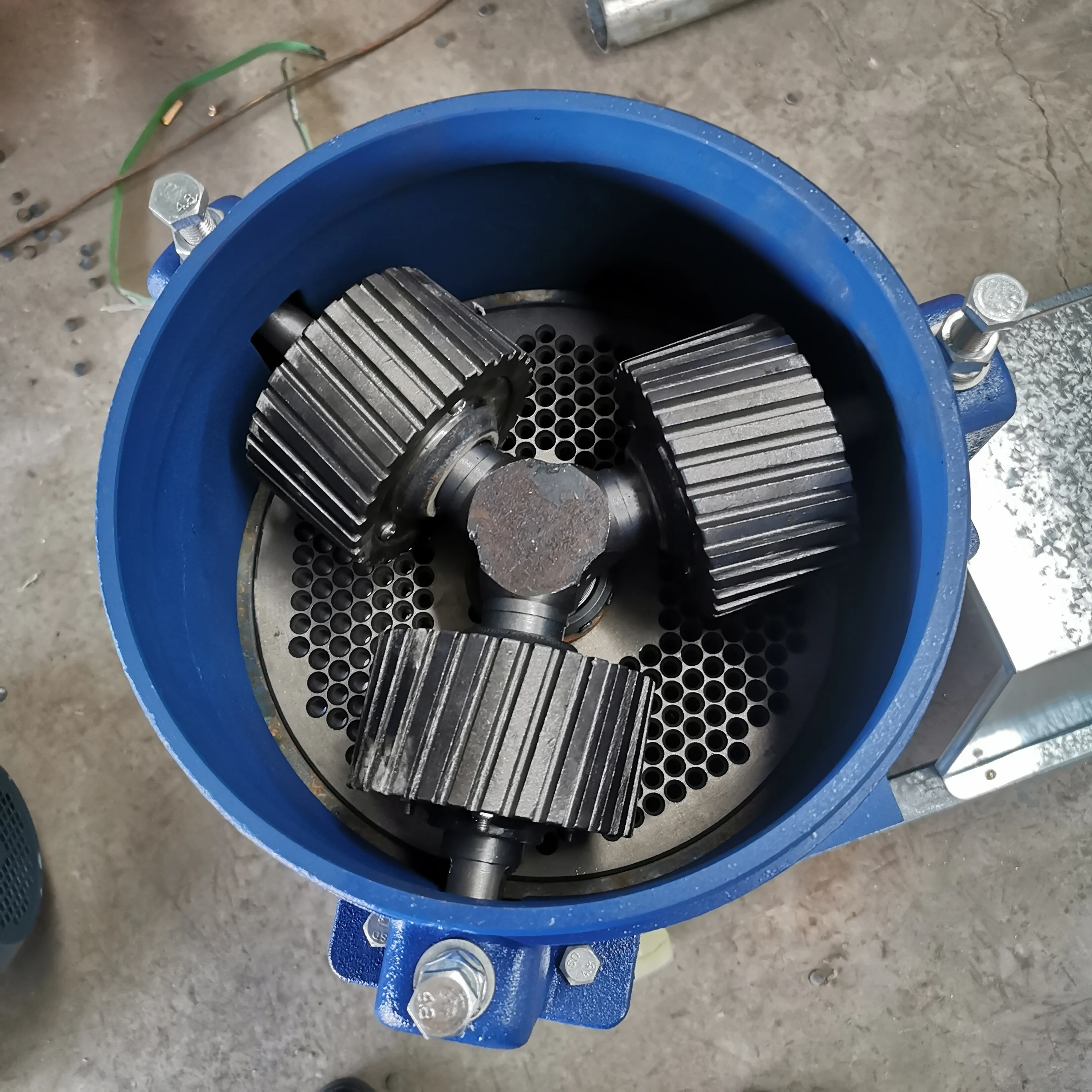 Livestock Feed Machine Cattle and Sheep Straw Pelletizer Factory Direct Sales Featuring Engine and PLC Core Components