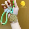 Pendentif "Que chaque mois soit bon" avec cordon vert.