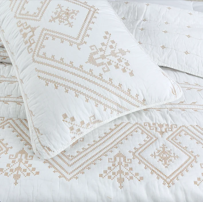 Customized Bedspread Bedding Set White 100 Cotton Gold Pattern 3 Piece