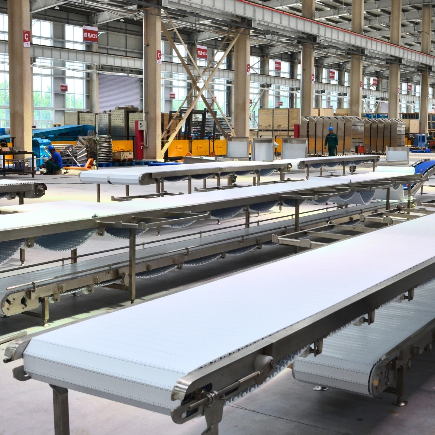 Stainless steel meat conveyor system modular belt and roller design for slaughterhouses
